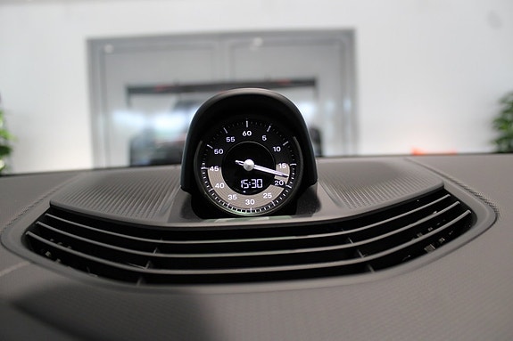 Porsche Taycan 11 of 16