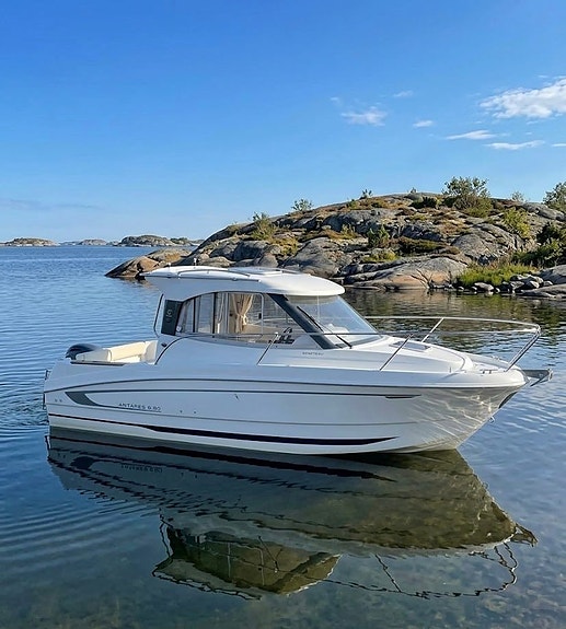 Beneteau Antares 2012 – Yamaha 115 hk – Välutrustad hyttbåt
