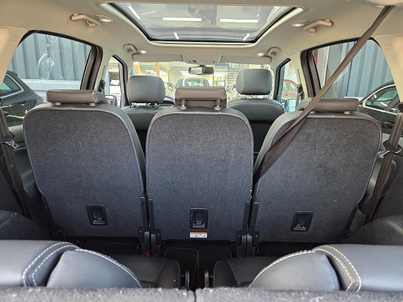 Ford S-MAX 12 of 14
