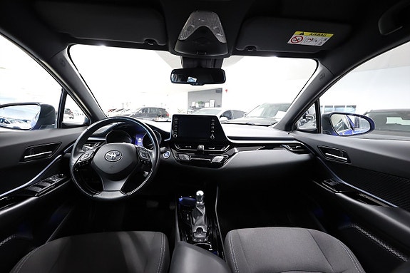 Toyota C-HR 12 of 18