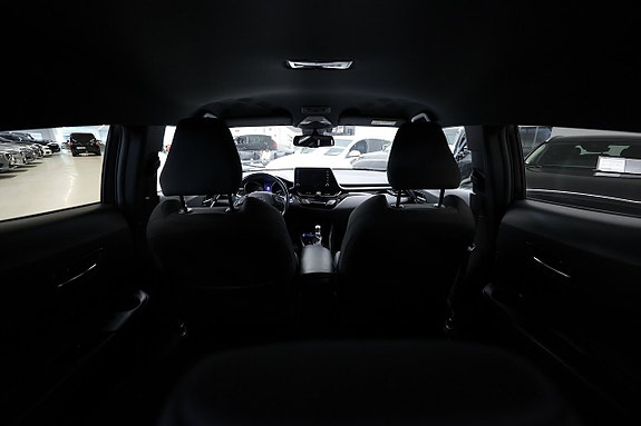 Toyota C-HR 10 of 18