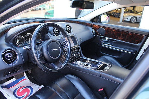 Jaguar XJ 2 of 10