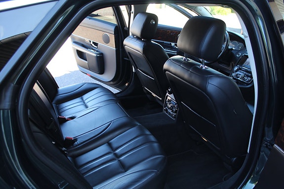 Jaguar XJ 7 of 10