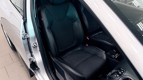 Renault Clio 10 of 18