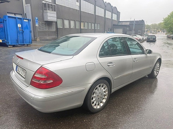 Mercedes-Benz E500 5 of 5