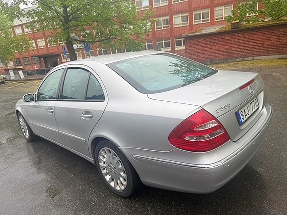 Mercedes-Benz E500 4 of 5