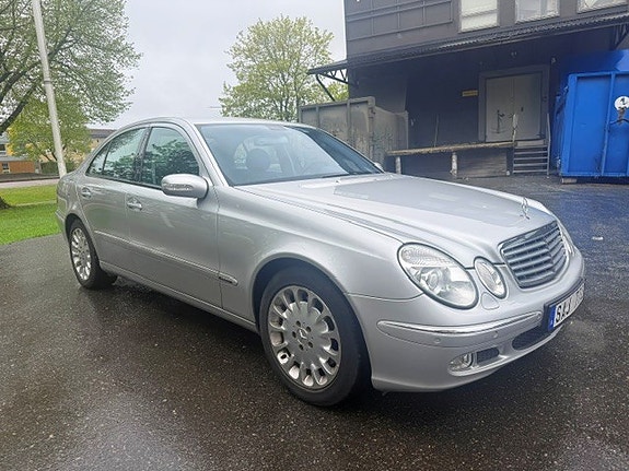 Mercedes-Benz E500 3 of 5