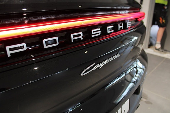 Porsche Cayenne 18 of 21