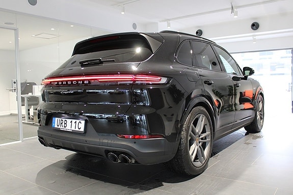 Porsche Cayenne 5 of 5