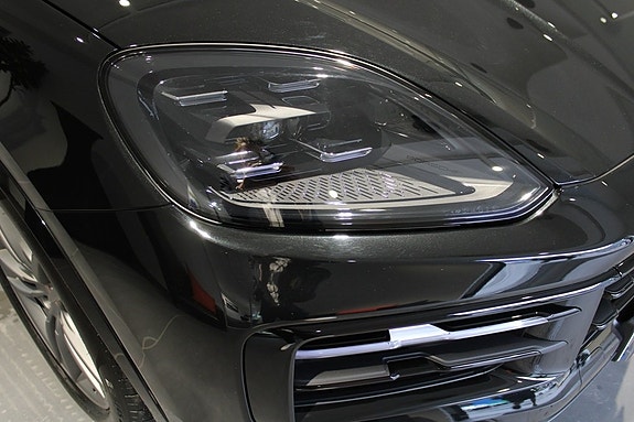 Porsche Cayenne 16 of 21