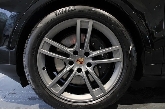 Porsche Cayenne 17 of 21