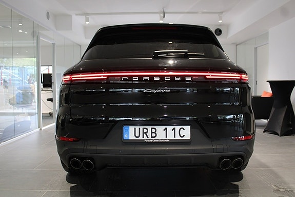 Porsche Cayenne 4 of 5