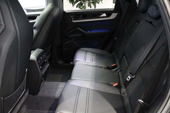 Porsche Cayenne 21 of 21