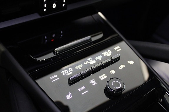 Porsche Cayenne 13 of 21