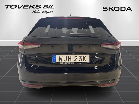 Skoda Superb 2 of 5