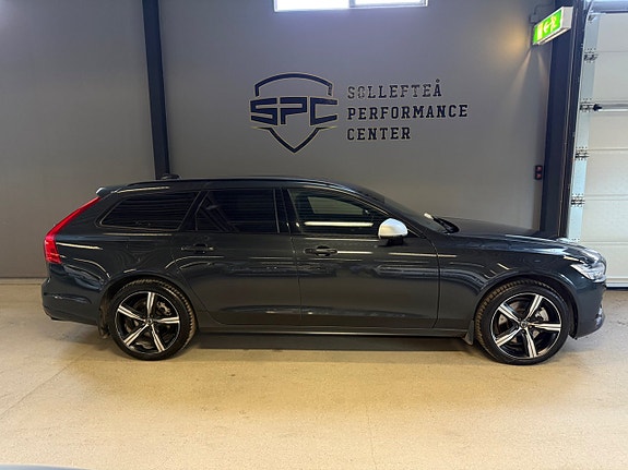 Volvo V90 2 of 5