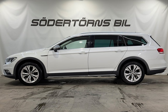 Volkswagen Passat Alltrack 3 of 5