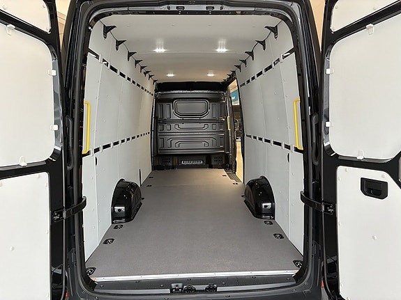 Volkswagen Crafter 11 of 13