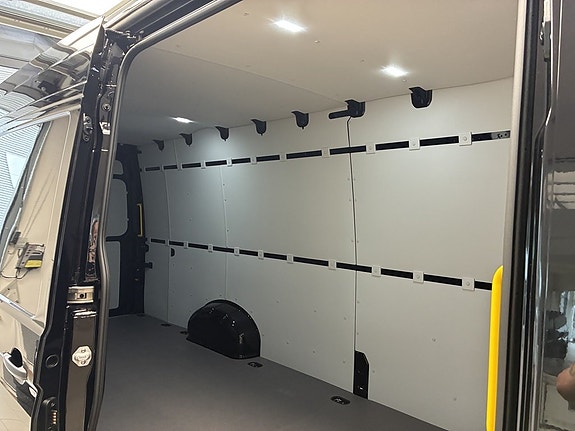 Volkswagen Crafter 10 of 13