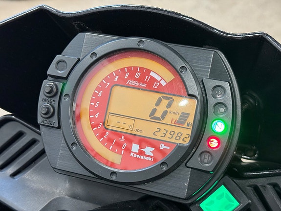 Kawasaki Z1000 | Akrapovic | Lågmil | Rizoma | 126hk 16 of 16