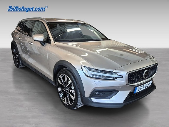 Volvo V60 Cross Country 3 of 5