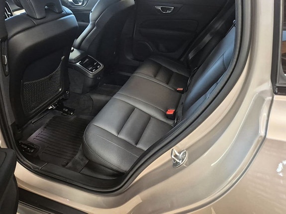 Volvo V60 Cross Country 10 of 11