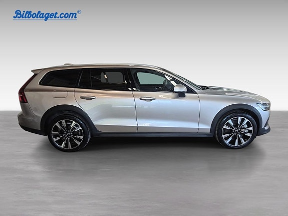Volvo V60 Cross Country 4 of 5