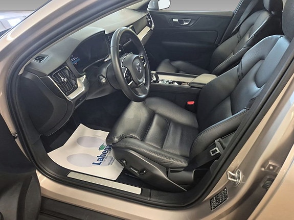 Volvo V60 Cross Country 8 of 11