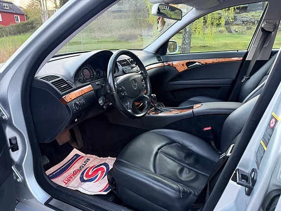 Mercedes-Benz E220 5 of 5