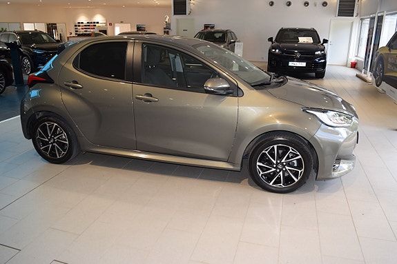 Toyota Yaris 2 of 5