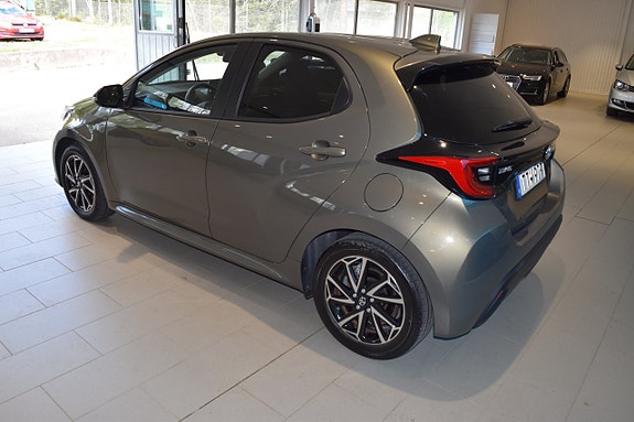 Toyota Yaris 4 of 5