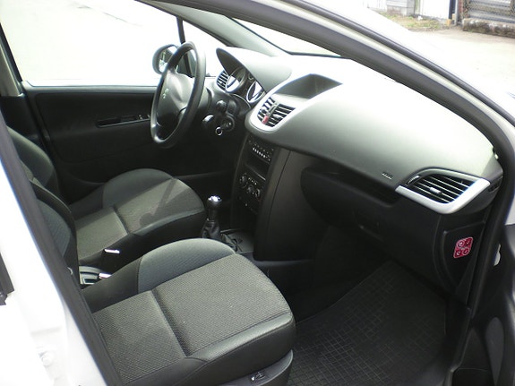 Peugeot 207 6 of 11