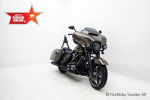 Harley-Davidson Street Glide Special *FLHXS* 2 of 28