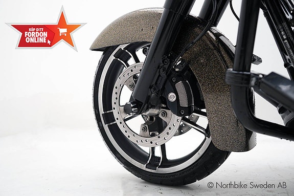 Harley-Davidson Street Glide Special *FLHXS* 20 of 28