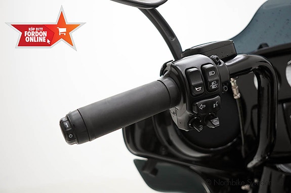 Harley-Davidson Street Glide Special *FLHXS* 24 of 28