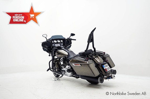 Harley-Davidson Street Glide Special *FLHXS* 17 of 28