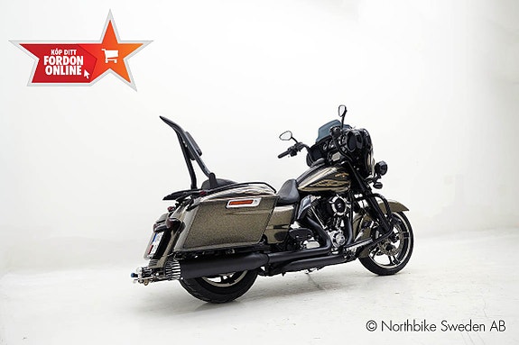 Harley-Davidson Street Glide Special *FLHXS* 16 of 28