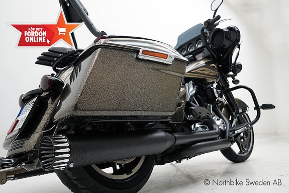 Harley-Davidson Street Glide Special *FLHXS* 12 of 28