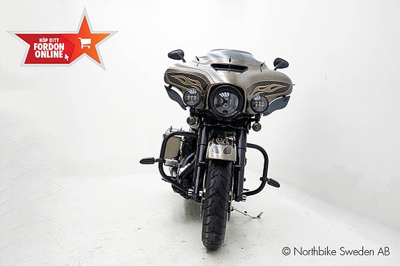 Harley-Davidson Street Glide Special *FLHXS* 3 of 28
