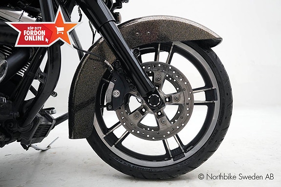 Harley-Davidson Street Glide Special *FLHXS* 6 of 28