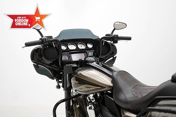 Harley-Davidson Street Glide Special *FLHXS* 23 of 28