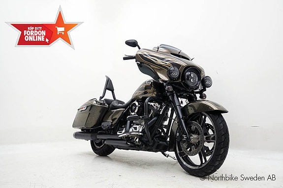 Harley-Davidson Street Glide Special *FLHXS* 4 of 28