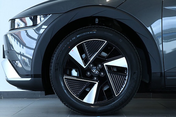 Hyundai Ioniq 5 2 of 16