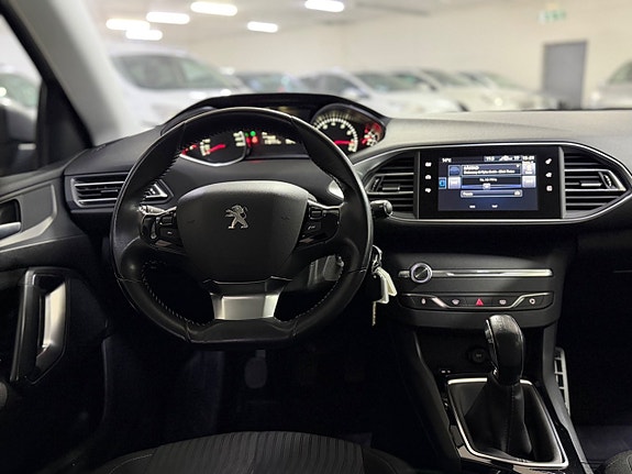 Peugeot 308 15 of 17