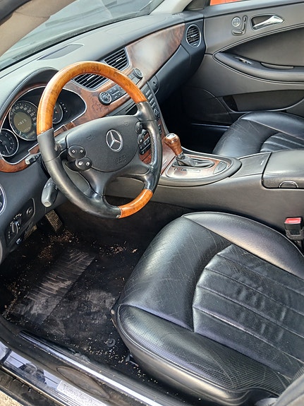 Mercedes-Benz CLS350 2 of 4