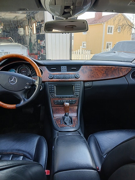 Mercedes-Benz CLS350 4 of 4