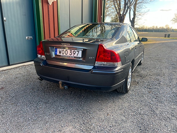 Volvo S60 3 of 5