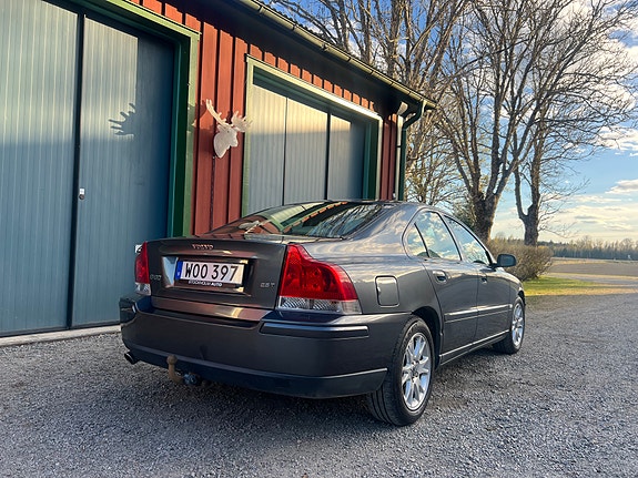 Volvo S60 4 of 5