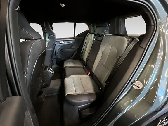Volvo XC40 11 of 16