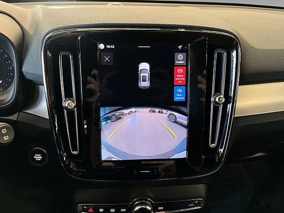 Volvo XC40 15 of 16